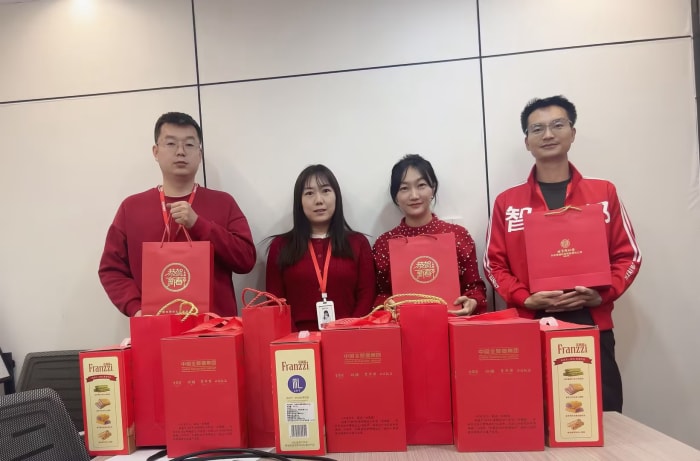 新春啟泰,馬踏祥云,智邦國際祝您春節快樂! 新春啟泰,馬踏祥云,智邦國際祝您春節快樂!