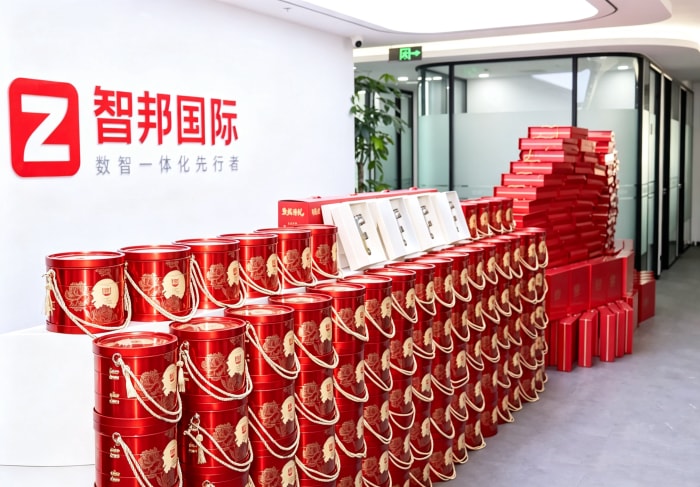 月華滿庭，家圓福至！智邦國際祝您中秋節快樂！
